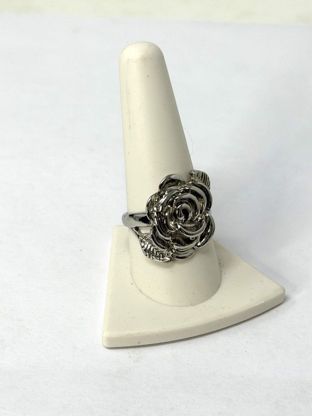 Unmarked Woman’s Ring sz 9 ½ Silver Tone Rose Flower & Leaves